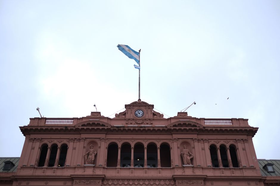 Fitch eleva nota de crédito da Argentina e enfatiza estabilização econômica