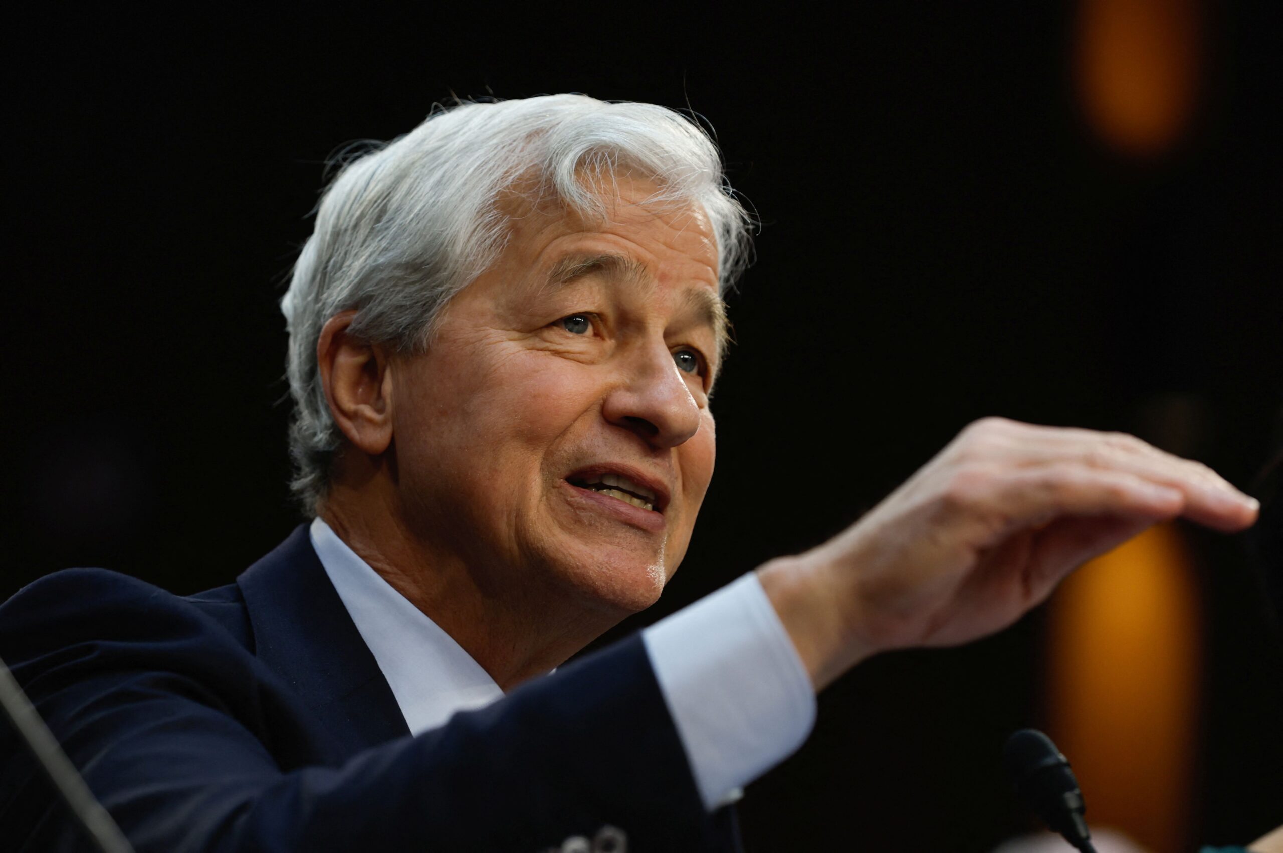 CEO do JPMorgan alerta sobre possível estagnação e inflação alta nos EUA