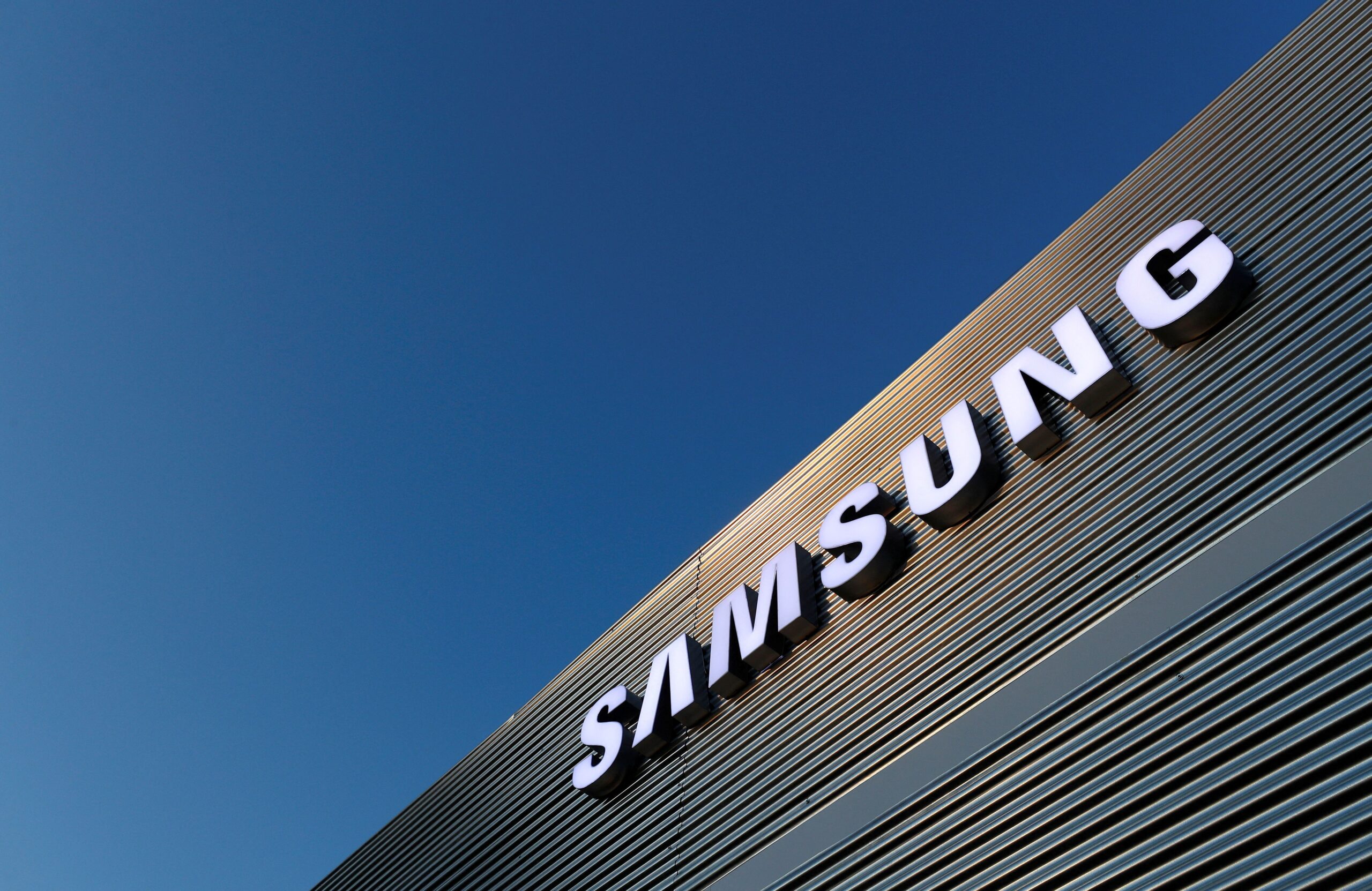 Guerra comercial pode afetar demanda por telefones, diz Samsung
