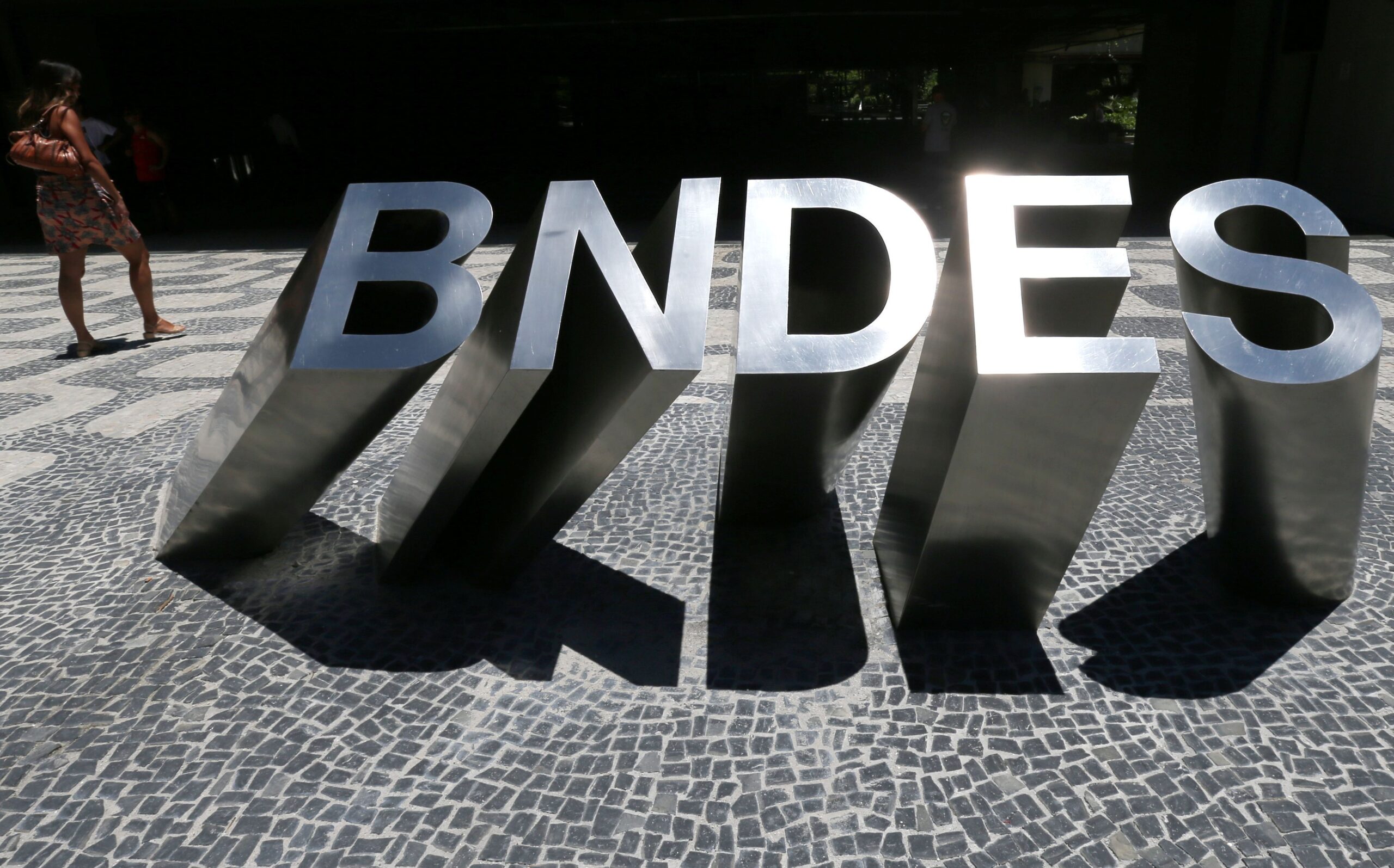 Portas do BNDES estão abertas aos estados, diz Mercadante