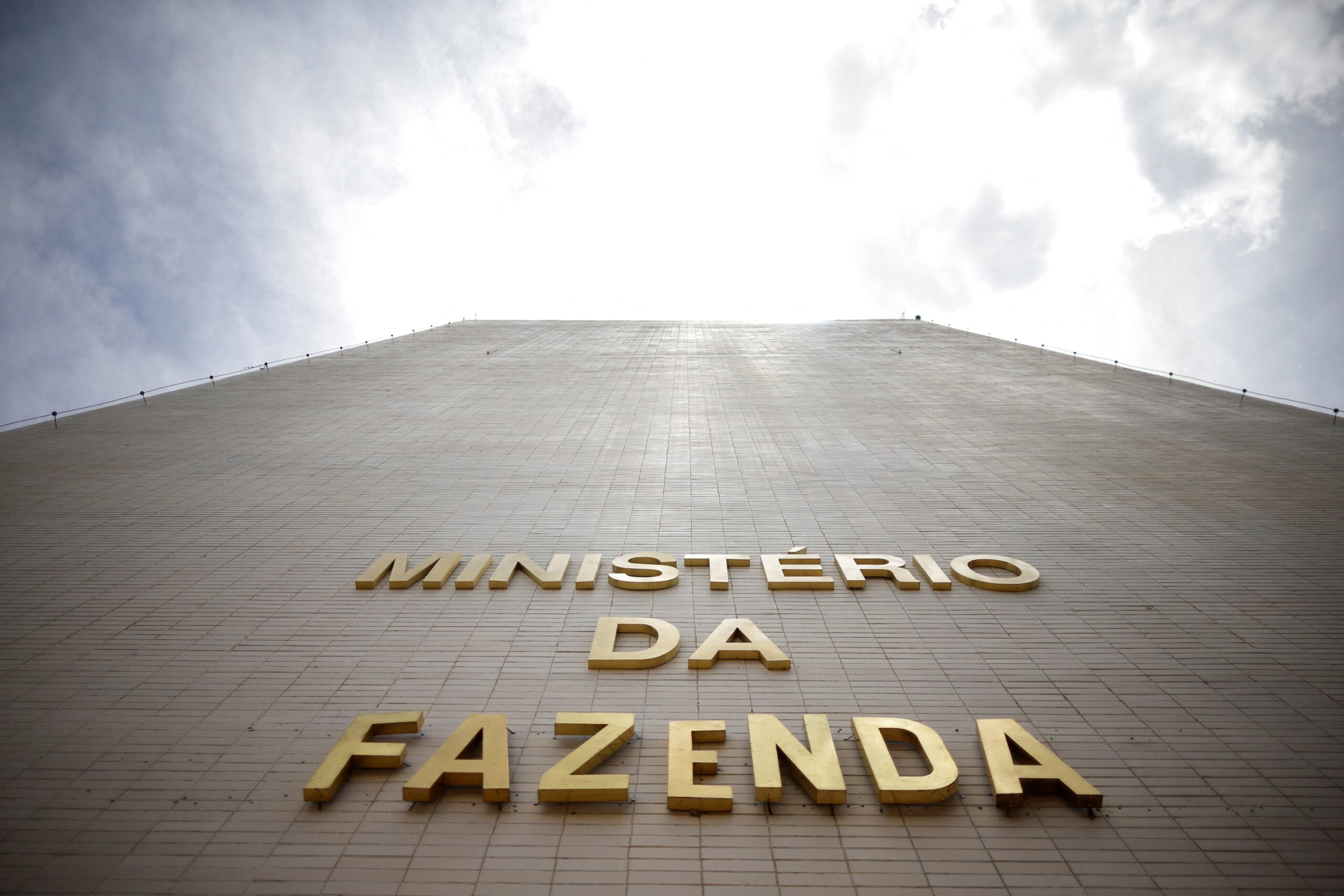 Fazenda projeta dívida pública em 80,3% do PIB em 2025