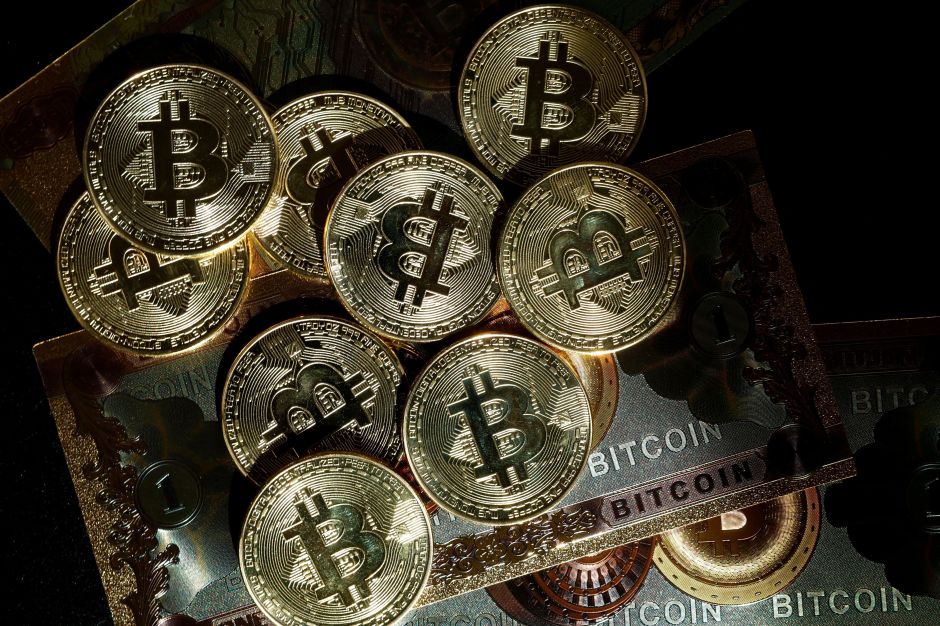Instituições têm visto bitcoin como potencial proteção, diz analista