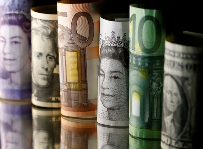 Moedas globais: dólar recua com perspectiva de cortes de juros nos EUA