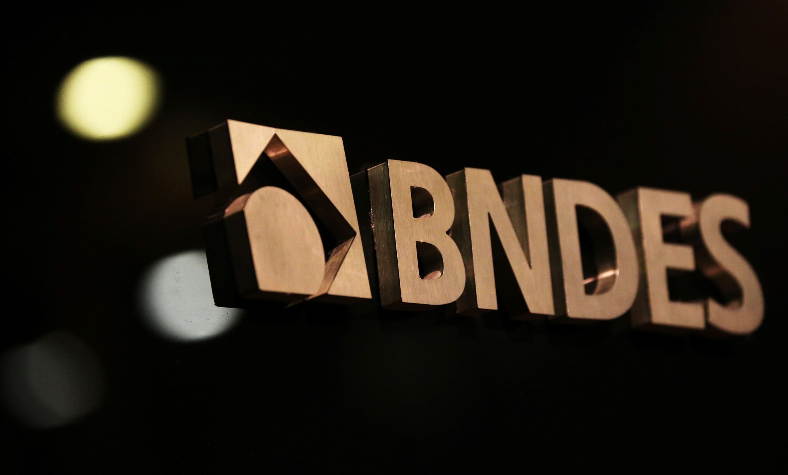 Cerca de 34% dos empregos gerados com apoio do BNDES estão na indústria