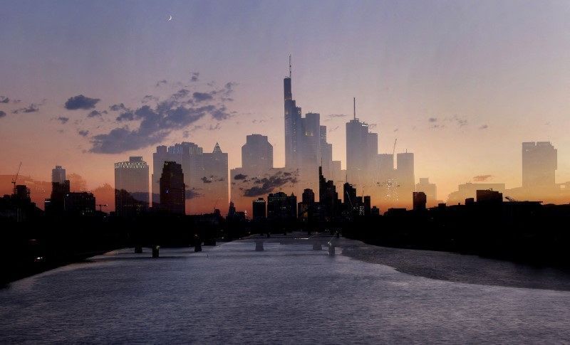 Crescimento econômico da zona do euro desacelera em abril, mostra PMI