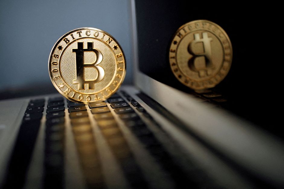 Bitcoin oscila com mercado de olho em votação de stablecoins nos EUA