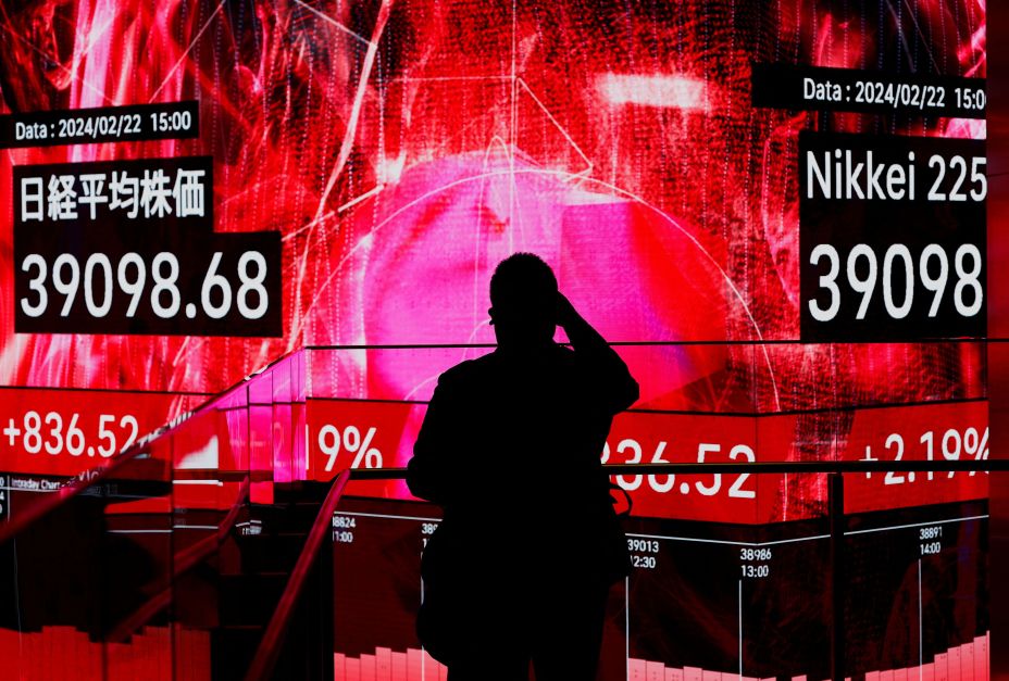 Bolsas asiáticas fecham em baixa após rebaixamento dos EUA pela Moody’s