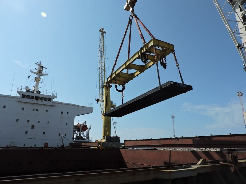 Recorde: Porto do Pecém embarca 387.690 toneladas de placas de aço da ArcelorMittal